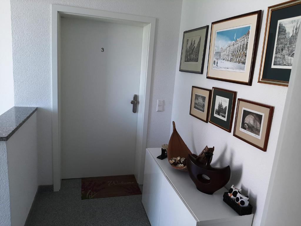 Jollen Apartments room 3