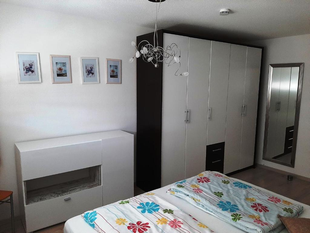 Jollen Apartments room 6